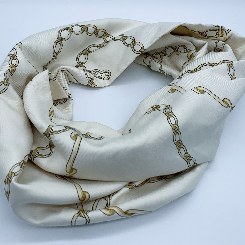 Escada Gold Chainlink Pattern Scarf - Picture 2 of 5